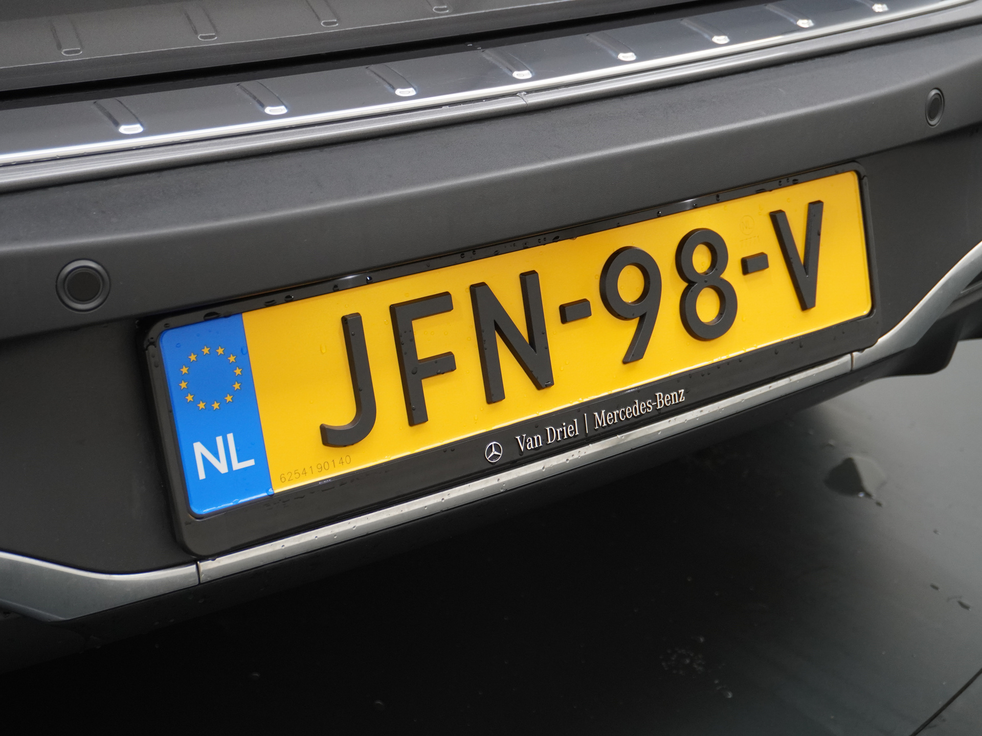 47428585-4.jpg